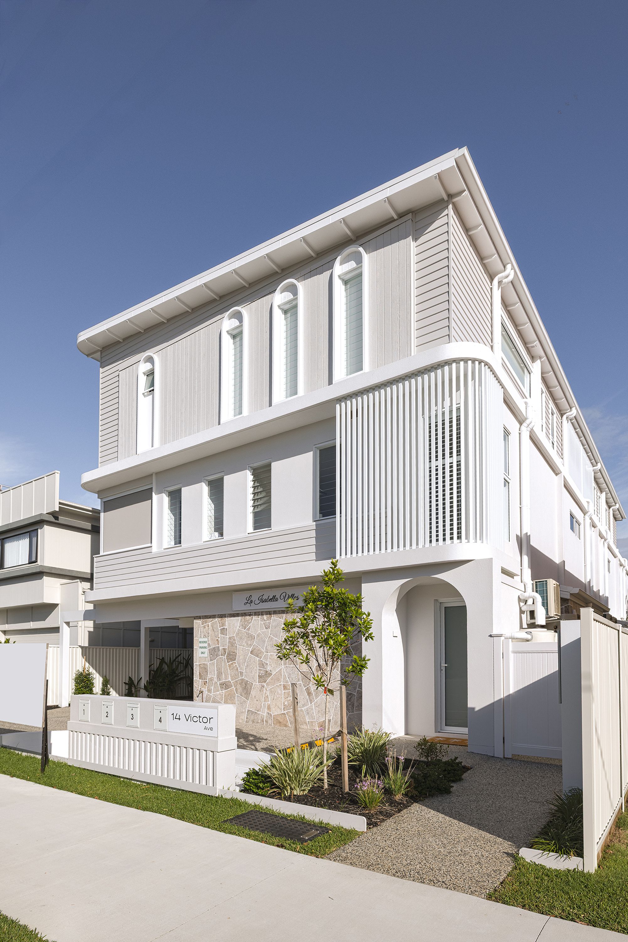 2 / 14 Victor Avenue, Paradise Point