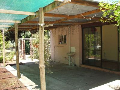 00 Smith Road, Yahl