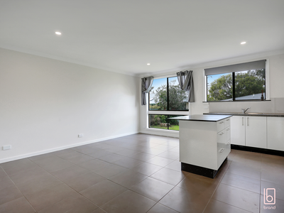 19 Warwick Avenue, Mannering Park