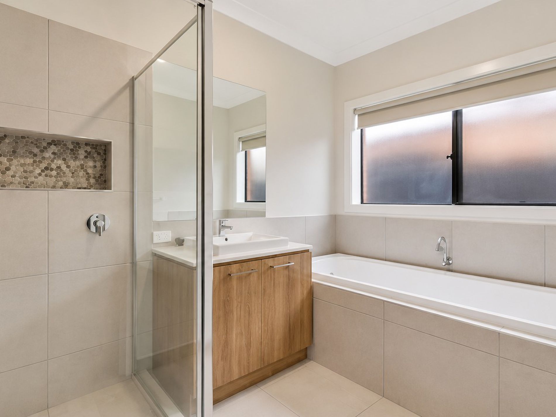 117 Oldbridge Boulevard, Weir Views