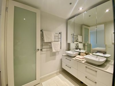 1005 / 480 St Kilda Road, Melbourne