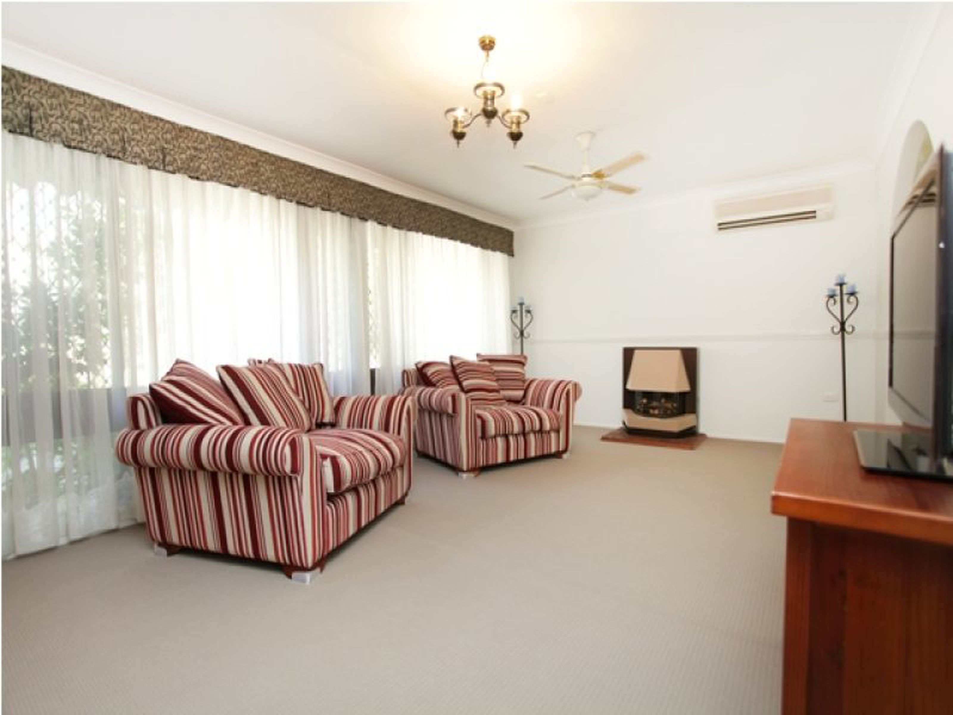 17 Batman Crescent , SPRINGWOOD