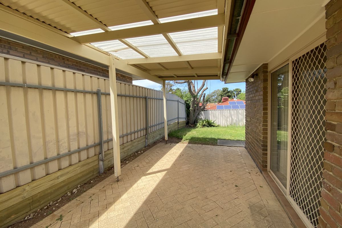 21 Bowman Crescent, Enfield