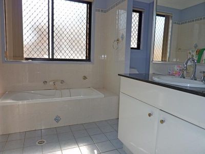 2 Narwee Ave, Narwee