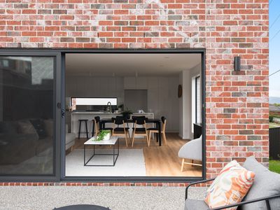 2 Leeman Court, Riverside