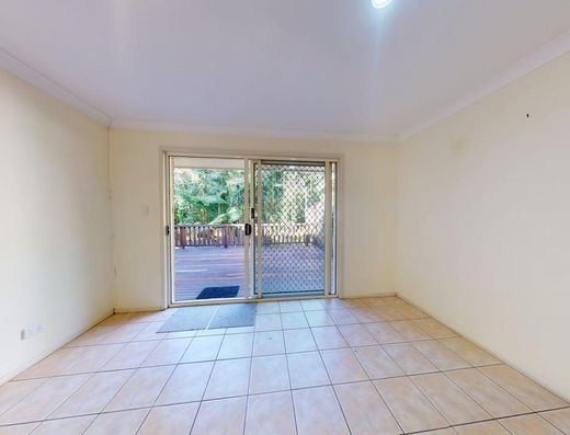 Centrally Located in The Bushlands Estates image 4