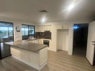 8 Coomer Elbow, South Guildford