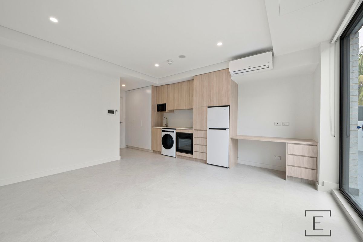 8 / 6 Gladys Avenue, Frenchs Forest
