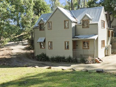 1 / 4 Man Court, Sawmill Settlement