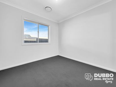 66 Cove Circuit, Dubbo