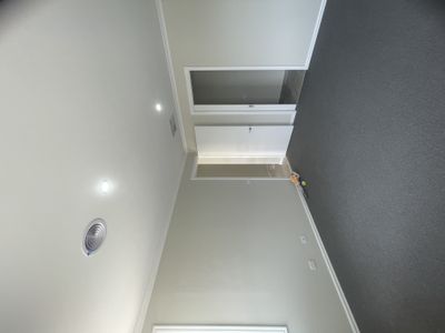 61 Sunlight Circuit, Lara