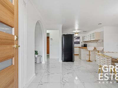 27 Lansell Drive, Cranbourne North