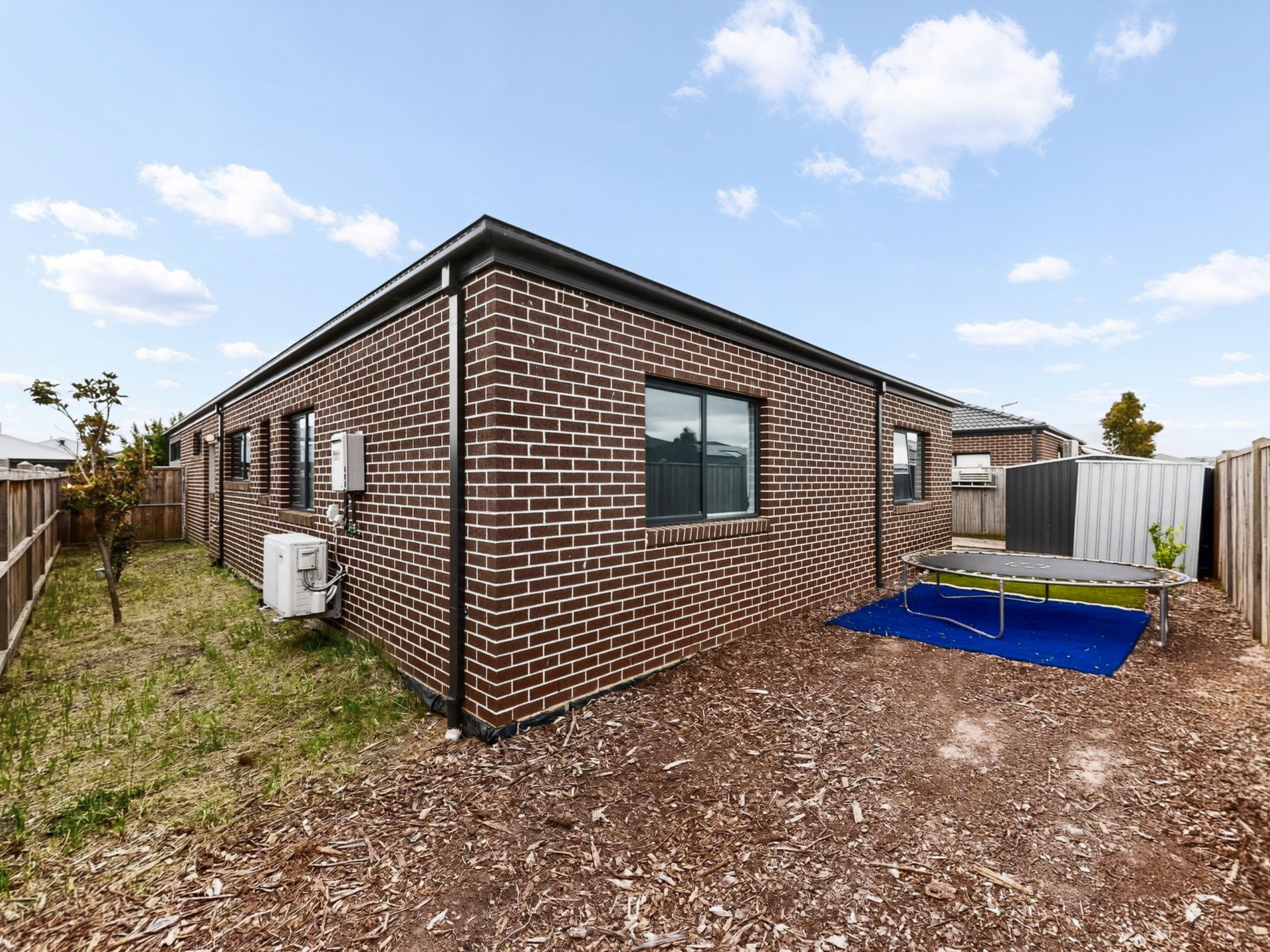 9 Kallista Circuit, Officer