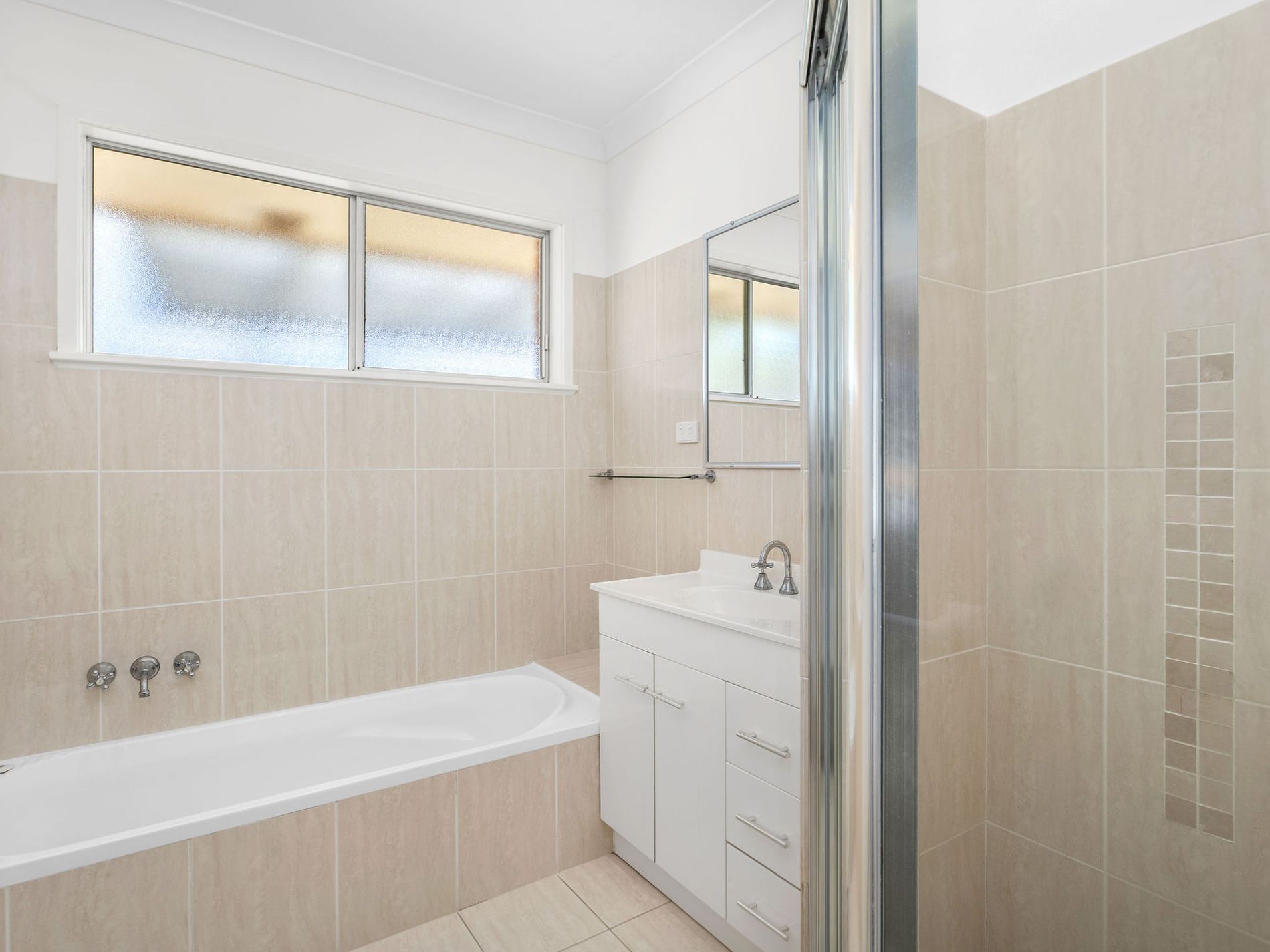 211 The Lakes Way, Forster
