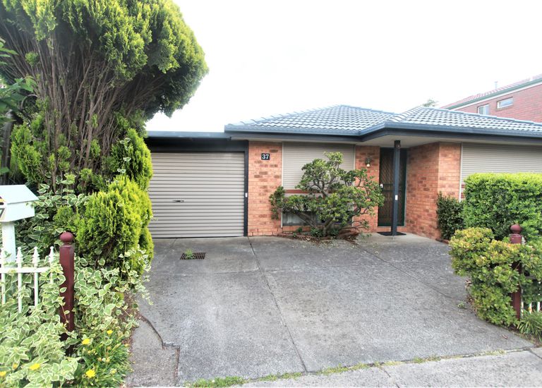 37 Bayview Avenue, Clayton