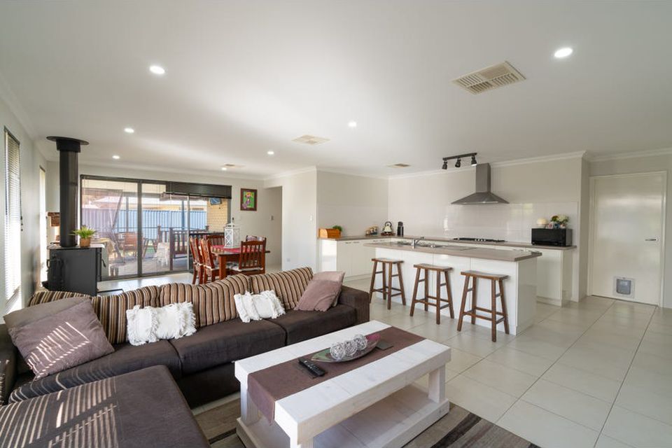 14 Callistemon Gardens, Baldivis