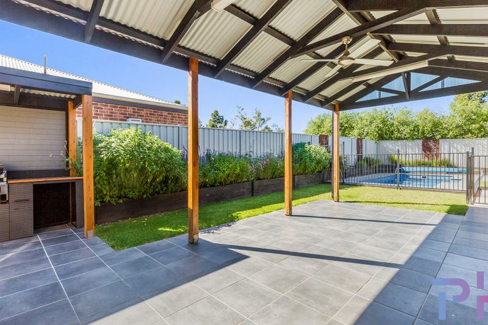 16 Bronze Drive, Kangaroo Flat