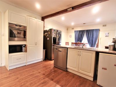 1401 North Road, Oakleigh East