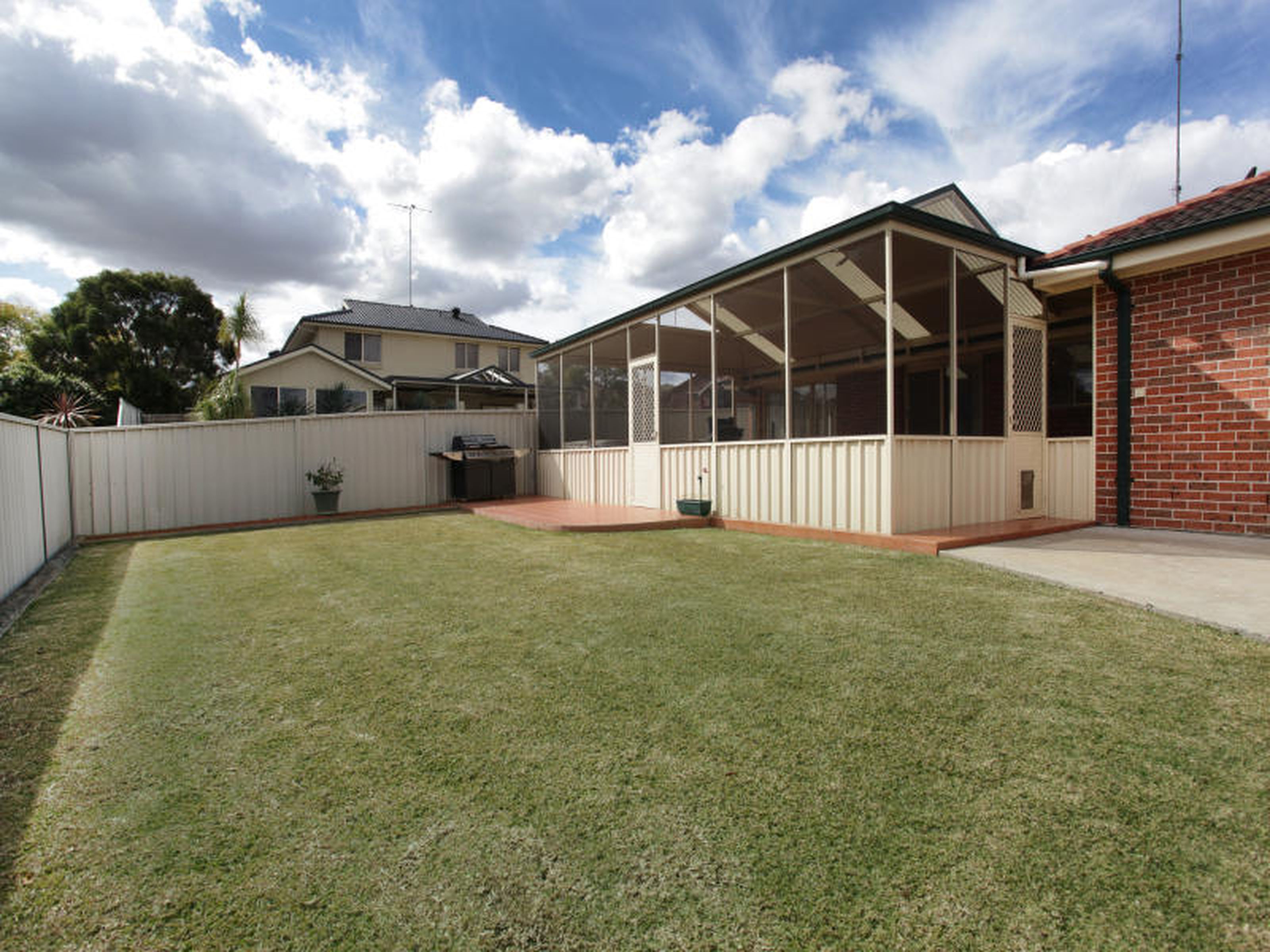 2 Esson Place, GLENMORE PARK
