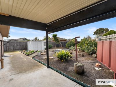 8 Wimmera Court, Werribee