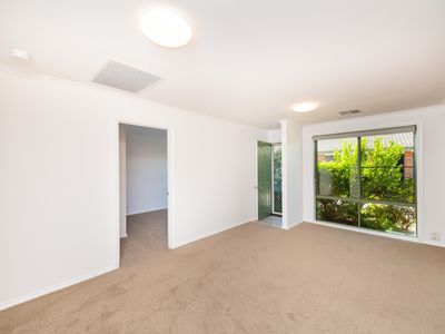 2 / 1 Blackall Avenue, Crestwood
