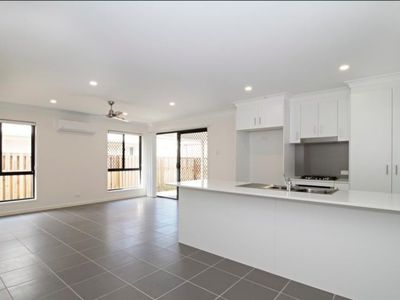 2 / 1 O'Reilly Drive, Coomera