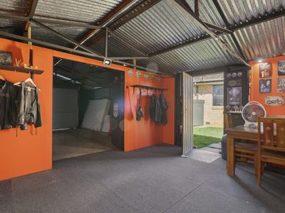 10 White Street, Finley