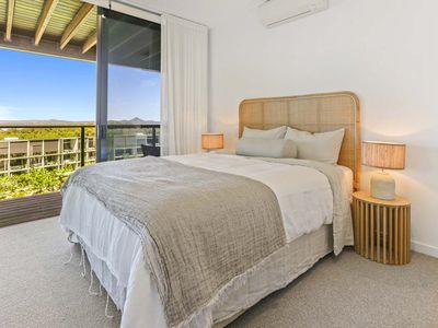 2102 / 13 Lakeview Rise, Noosa Heads
