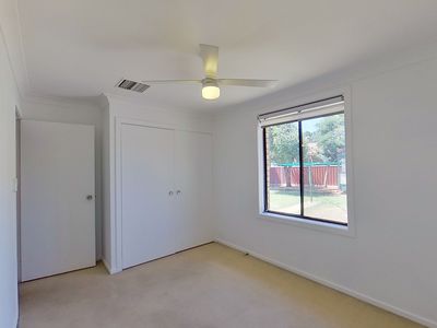 8 Bass Place, Dubbo