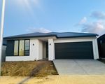 18 Pebble Road, Pakenham
