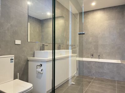 2 / 21 Banool Quadrant, Doncaster East