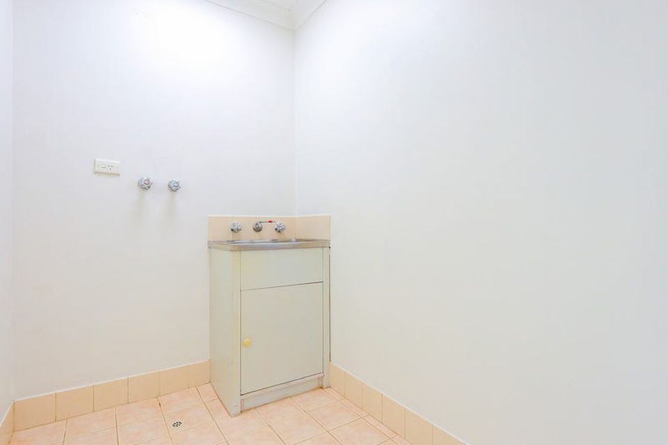 2 / 9 Merope Close, Rockingham