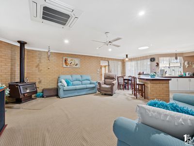 25 Templetonia Promenade, Halls Head