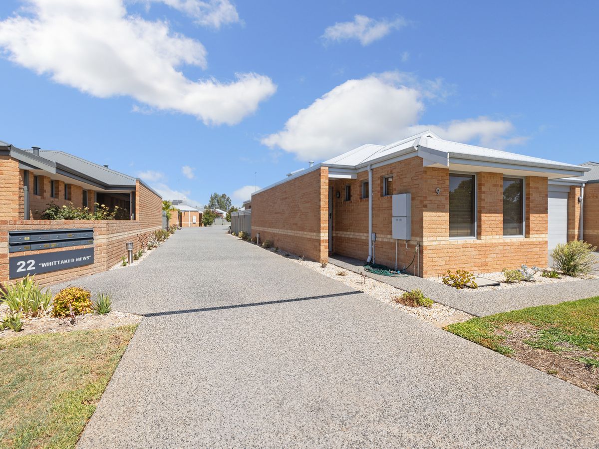 7 / 22 Whittaker Turn, Piara Waters