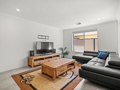 19 Calamocha Way, Piara Waters