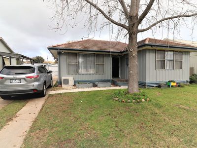 49 Sinclair Cres, Seymour