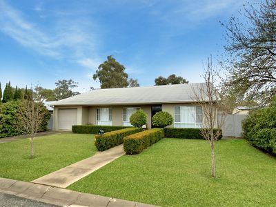 2 John Girdham Place, Forbes