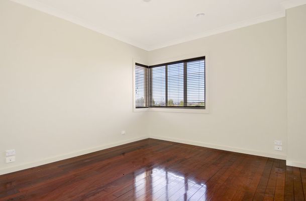 19 Donvale Ave, Roxburgh Park