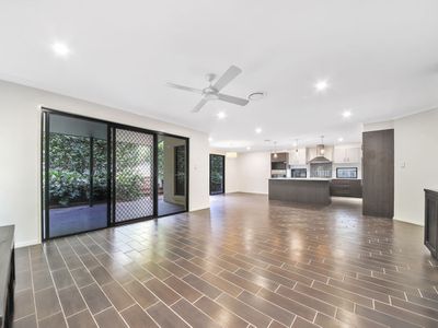 6 Lachlan Drive, Wakerley
