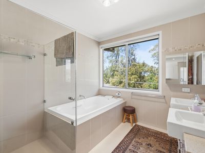 16 Bella Vista Drive, Lake Wyangan