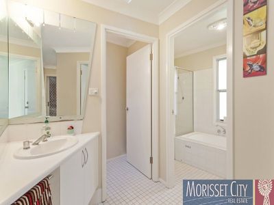 6 Searle Close, Cooranbong