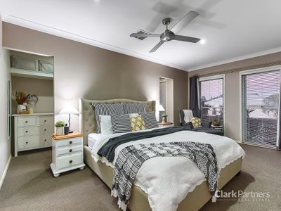 2 Lefroy Court, Warner