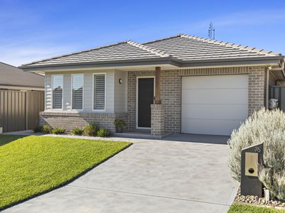 76 Loretto Way, Hamlyn Terrace