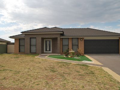 24 Holmwood Drive, Dubbo