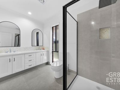 81 Scotsdale Drive, Cranbourne East