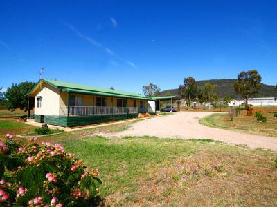 25 CARLYON AVENUE, Gunnedah
