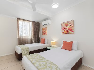 25 / 7 Mariners Drive, Townsville City