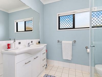 2 / 27 Latham Street, Chermside