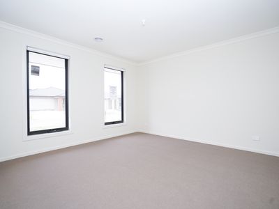 77 Dalmatian Street, Cranbourne East