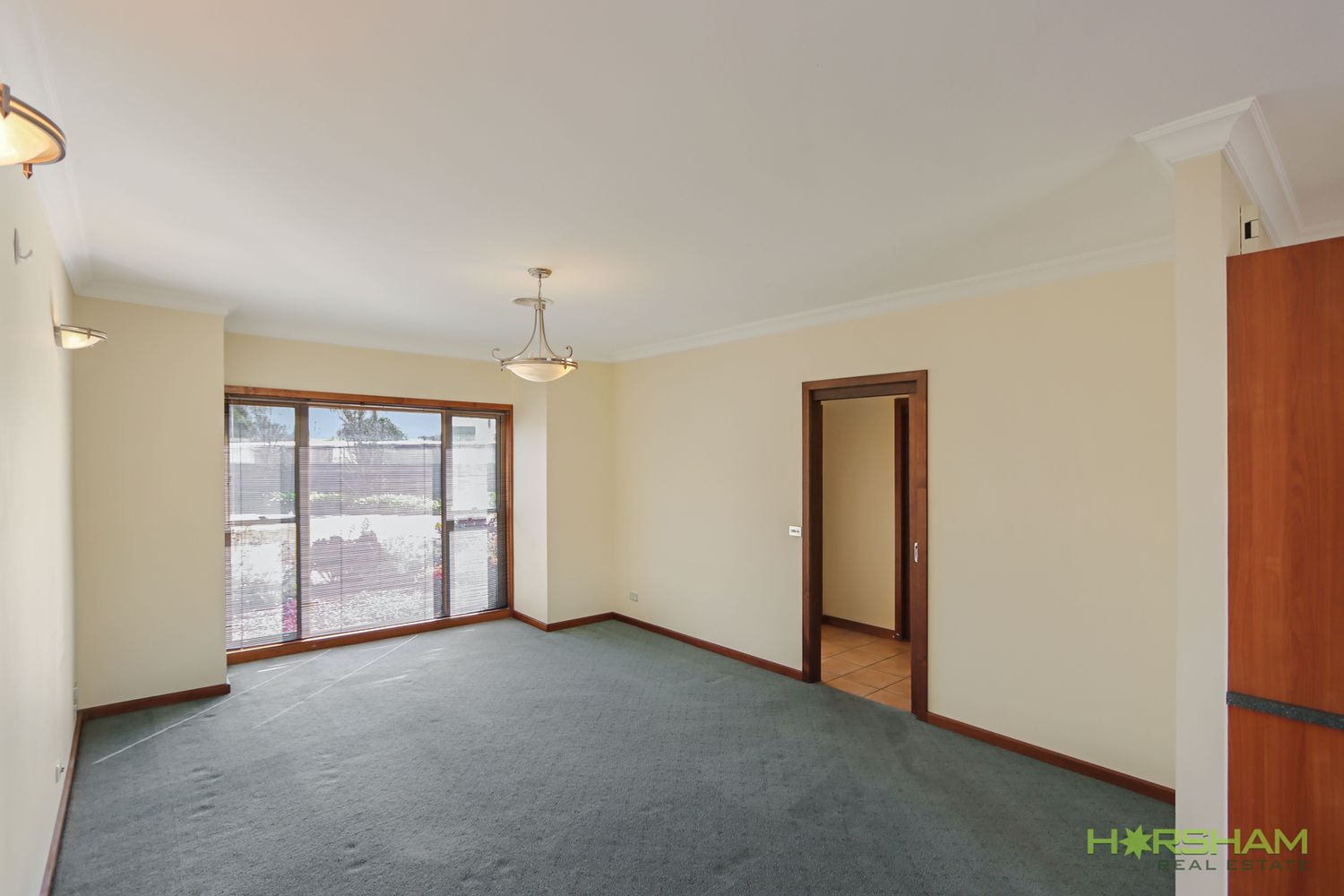 2 / 6 Carroll Street, Horsham